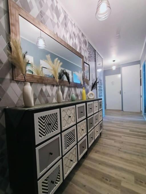 Appartement 4 Pieces - La Rose Des Yvelines - Classe 3 Etoiles Трап Екстериор снимка