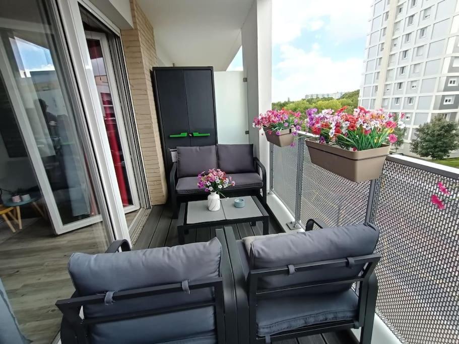 Appartement 4 Pieces - La Rose Des Yvelines - Classe 3 Etoiles Трап Екстериор снимка