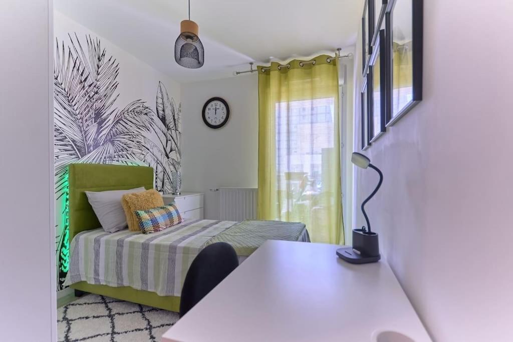 Appartement 4 Pieces - La Rose Des Yvelines - Classe 3 Etoiles Трап Екстериор снимка