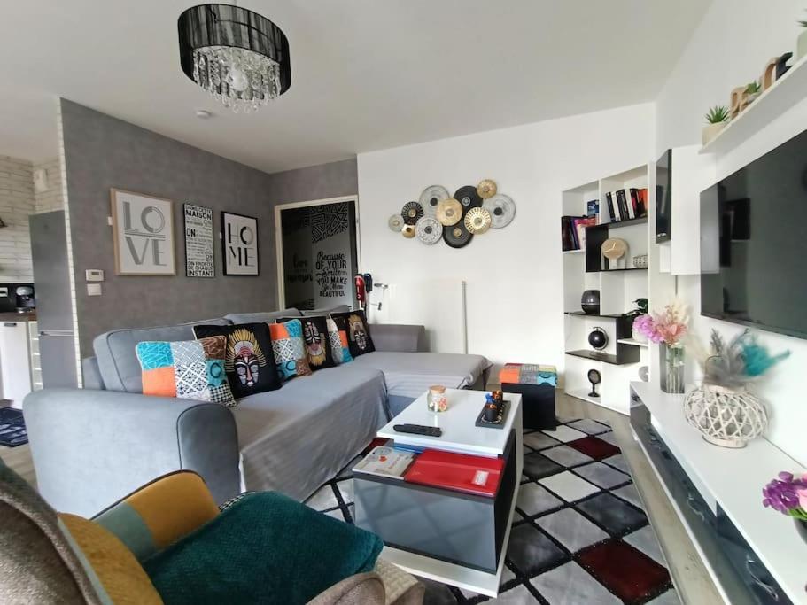 Appartement 4 Pieces - La Rose Des Yvelines - Classe 3 Etoiles Трап Екстериор снимка