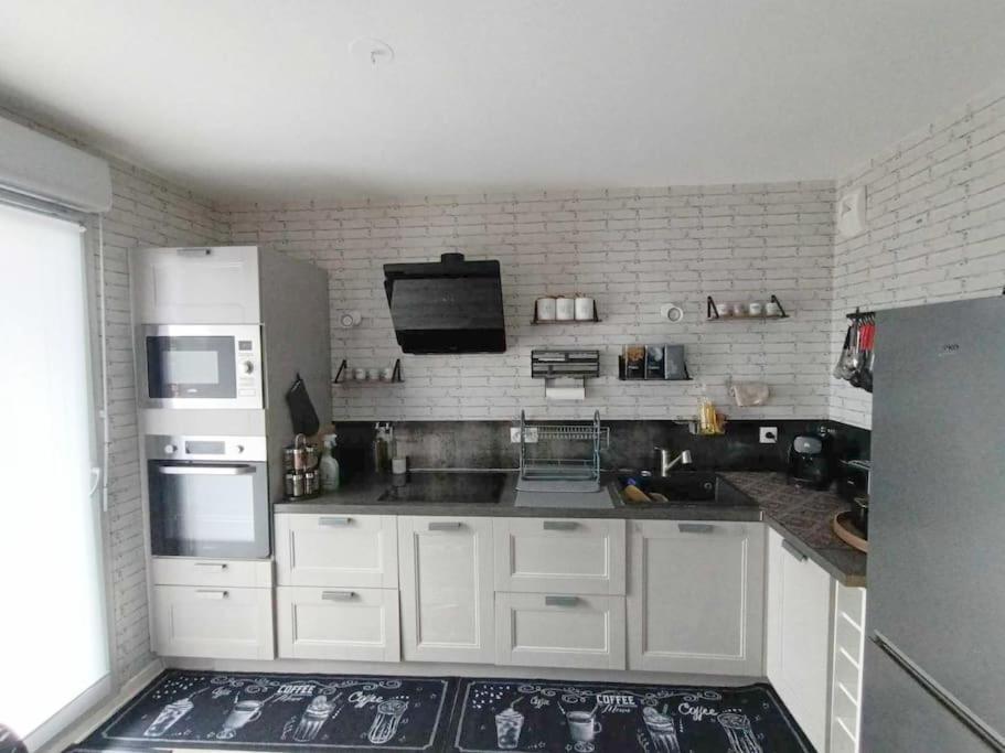 Appartement 4 Pieces - La Rose Des Yvelines - Classe 3 Etoiles Трап Екстериор снимка