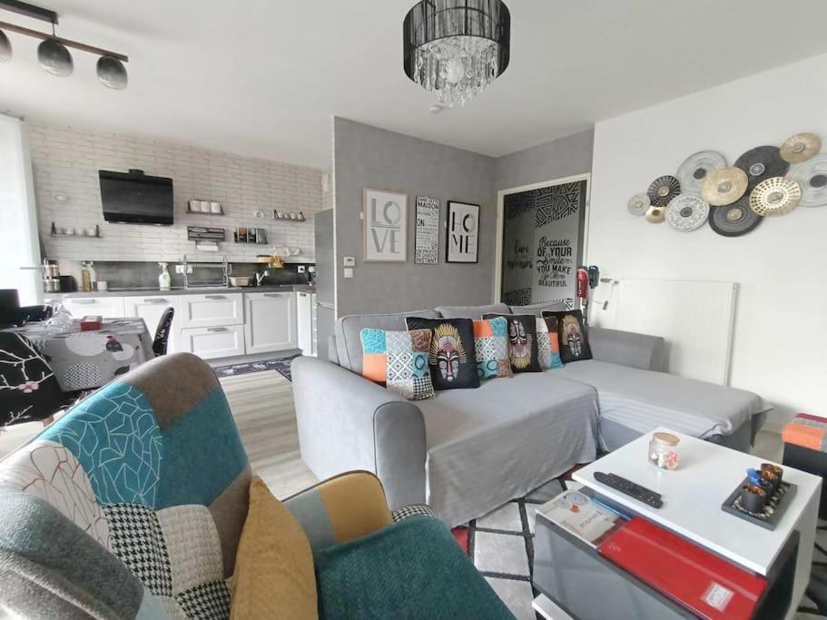 Appartement 4 Pieces - La Rose Des Yvelines - Classe 3 Etoiles Трап Екстериор снимка