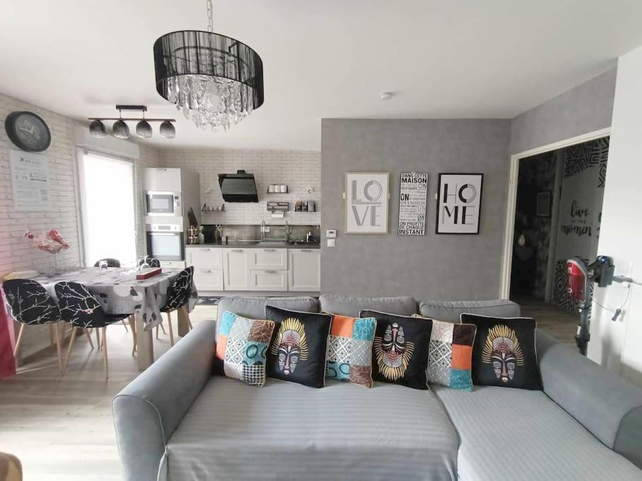 Appartement 4 Pieces - La Rose Des Yvelines - Classe 3 Etoiles Трап Екстериор снимка