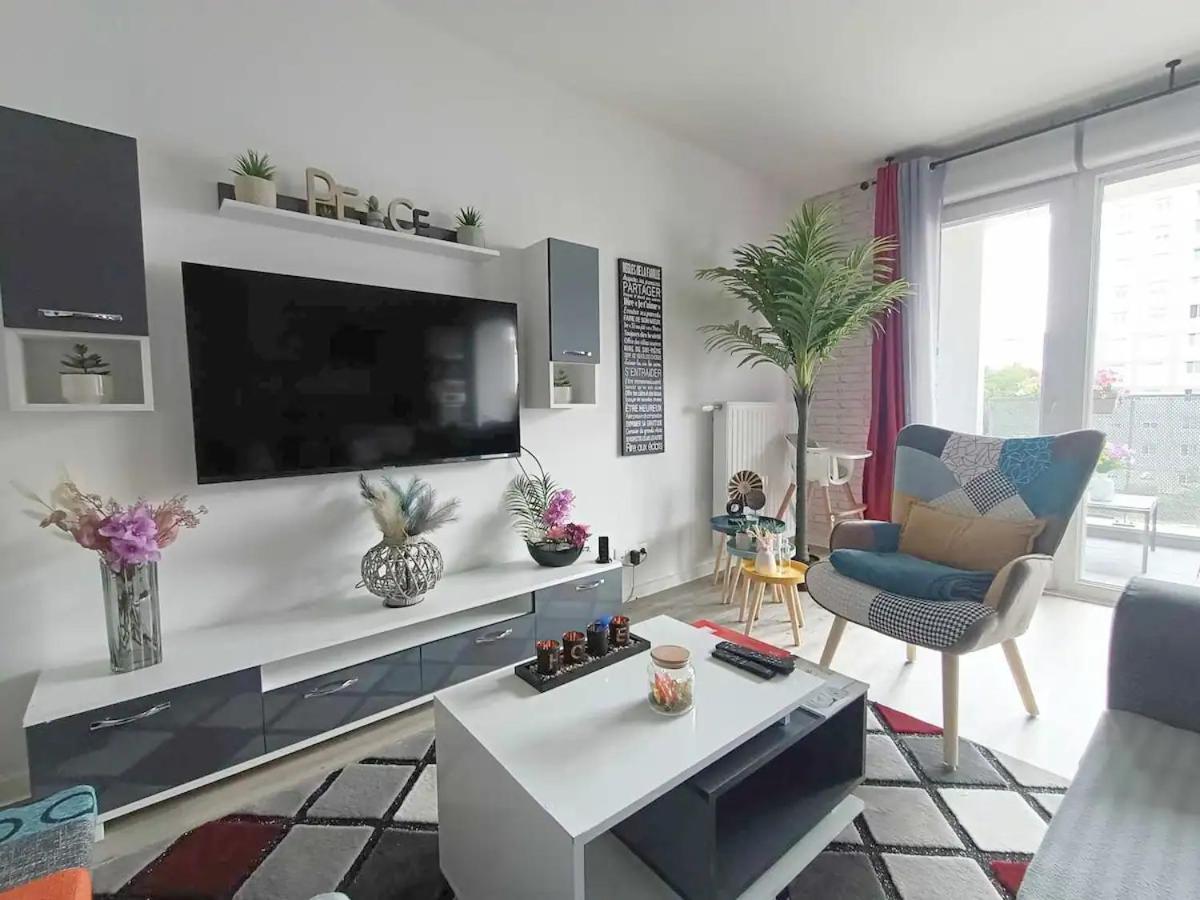 Appartement 4 Pieces - La Rose Des Yvelines - Classe 3 Etoiles Трап Екстериор снимка